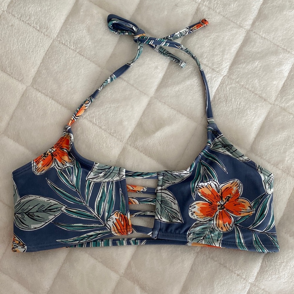 BNWOT Midori mau loa cabana top